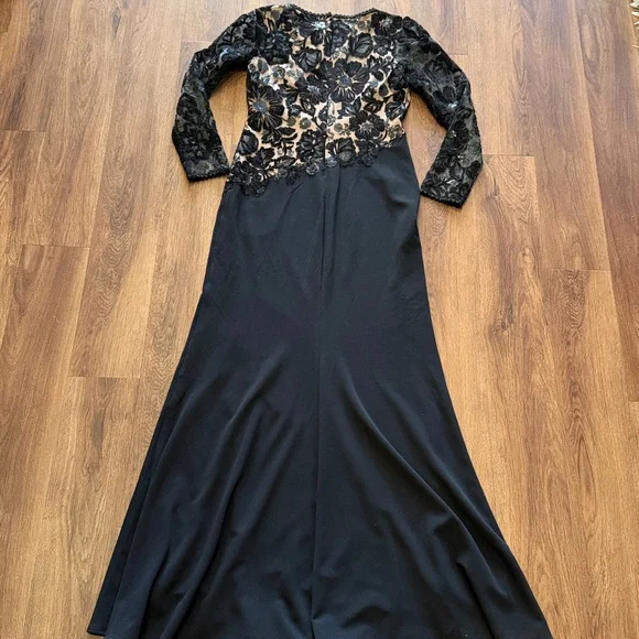 Tadashi Shoji Embroidered Lace Long Sleeve Gown - Picture 7 of 8